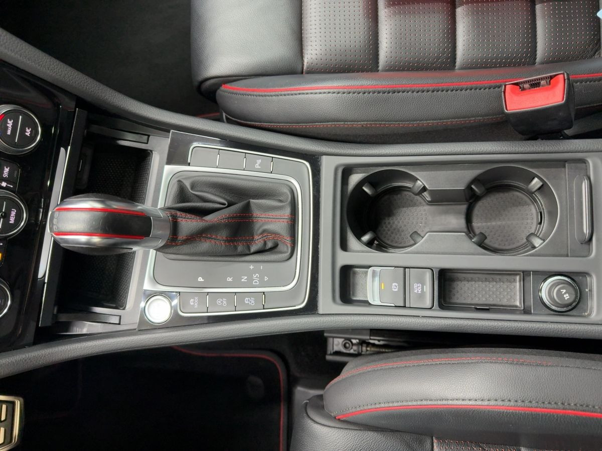 Golf VII 2.0 TSI DSG GTI TCR ACC DCC Climatronic Navi LED Pano Kamera Dynaudio