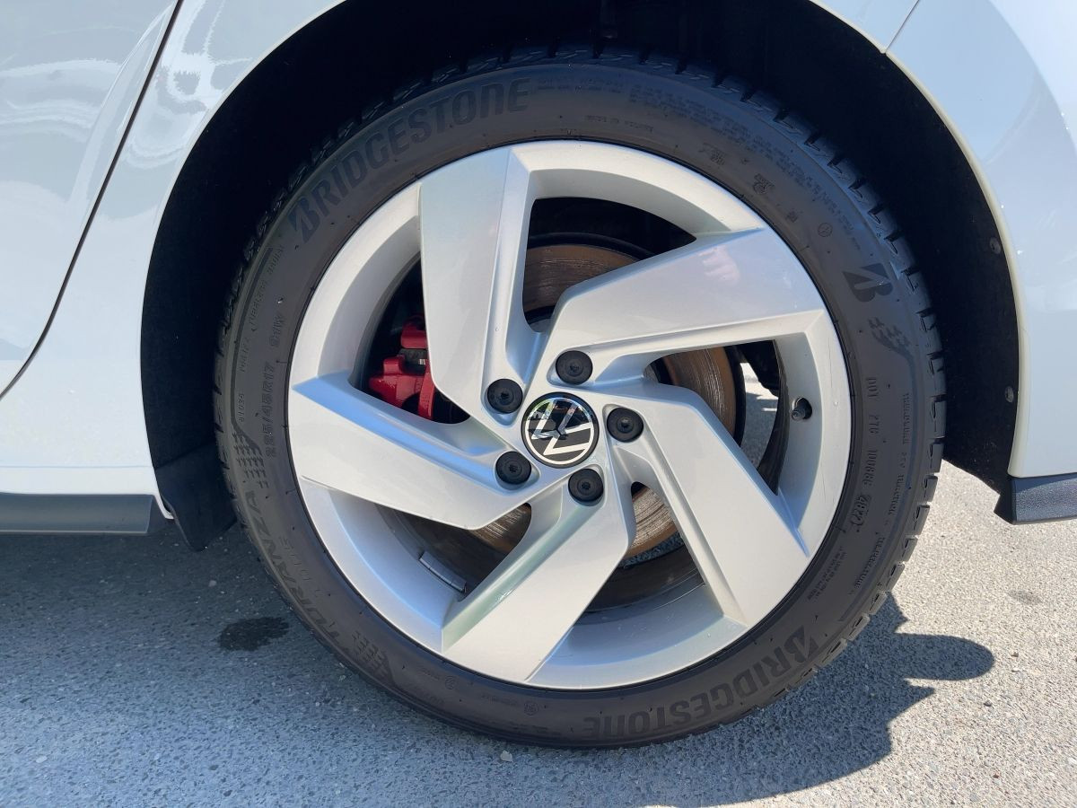 Golf VIII GTI 2.0 TSI DSG LED Plus Einparkh. DAB+ Lane Ass. Keyless Bluet.