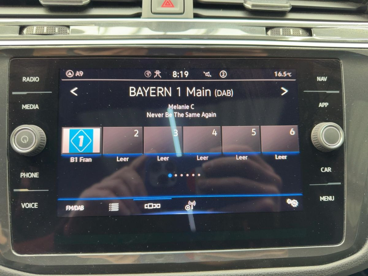 Tiguan 1.5 TSI DSG R-Line Navi Pano IQ-LED Kamera Harman Kardon
