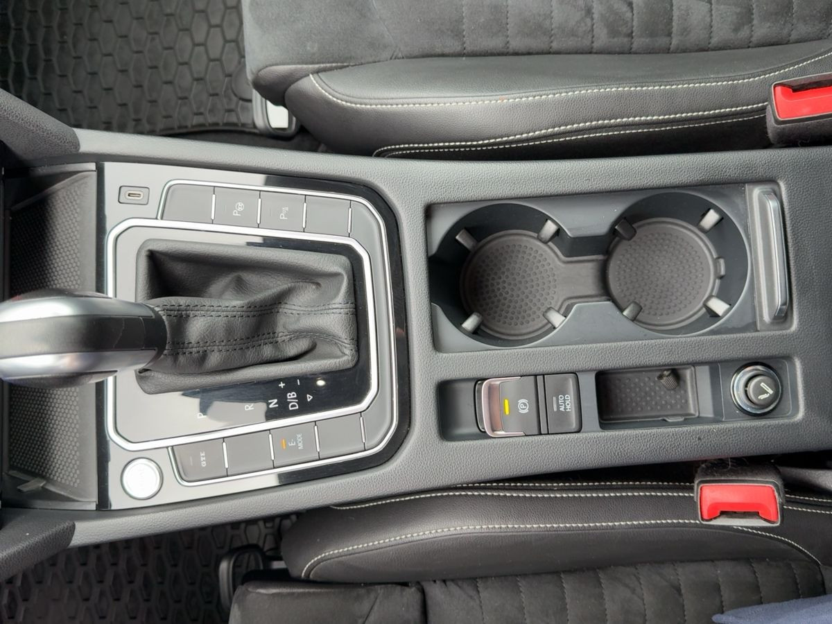 Passat Variant GTE 1.4 TSI DSG ACC AHK Navi Climatronic LED Matrix CarPlay Lane Assist