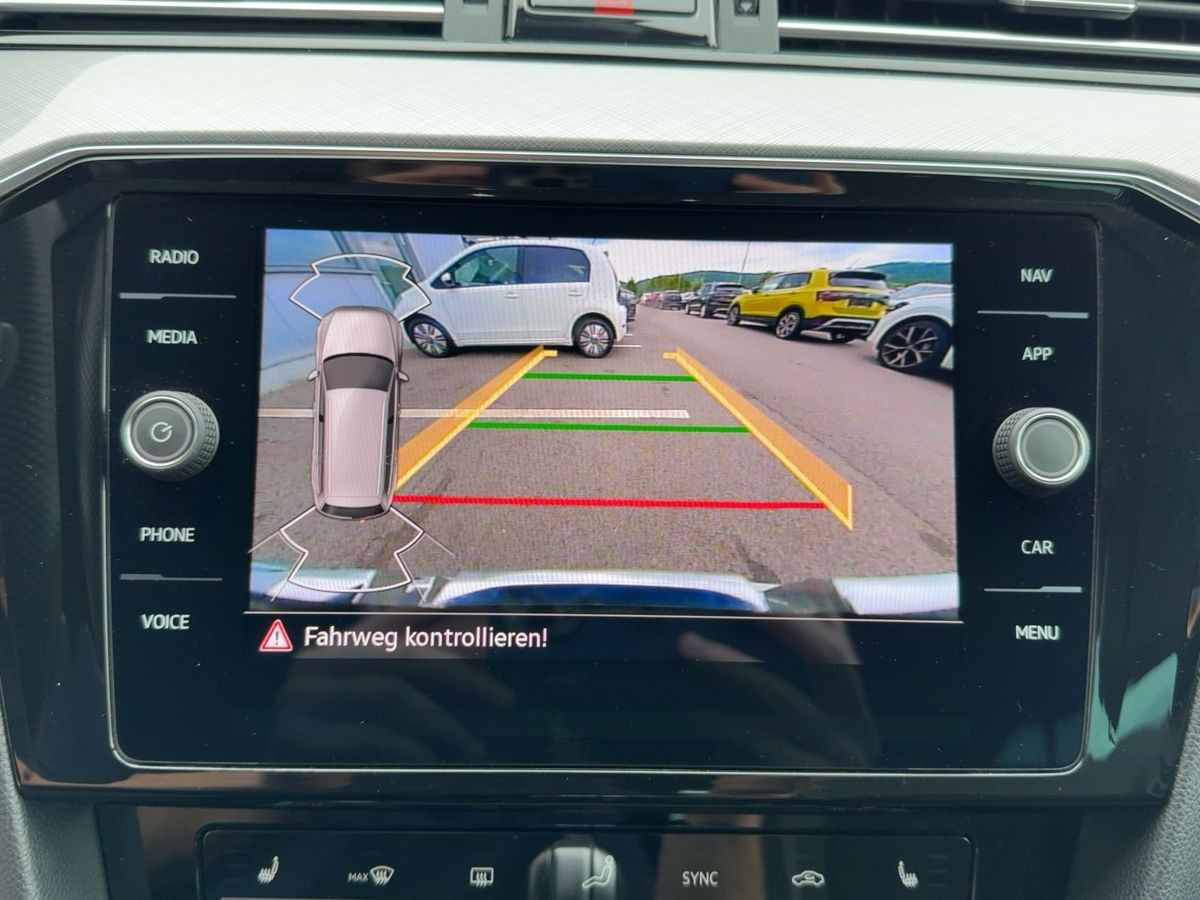 Passat Variant GTE 1.4 TSI DSG ACC AHK Navi Climatronic LED Matrix CarPlay Lane Assist