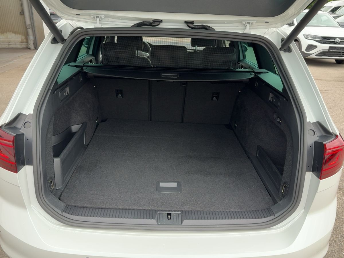 Passat Variant GTE 1.4 TSI DSG ACC AHK Navi Climatronic LED Matrix CarPlay Lane Assist