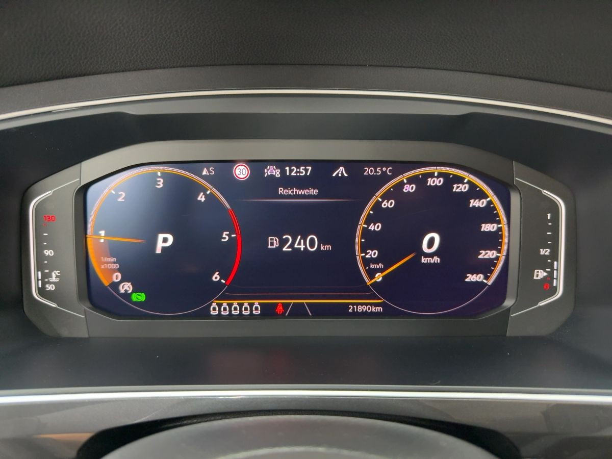 Tiguan Allspace 2.0 TDI DSG 4M R-Line 7-Sitze ab 3,99% AHK Navi LED-Matrix Standh. Pano
