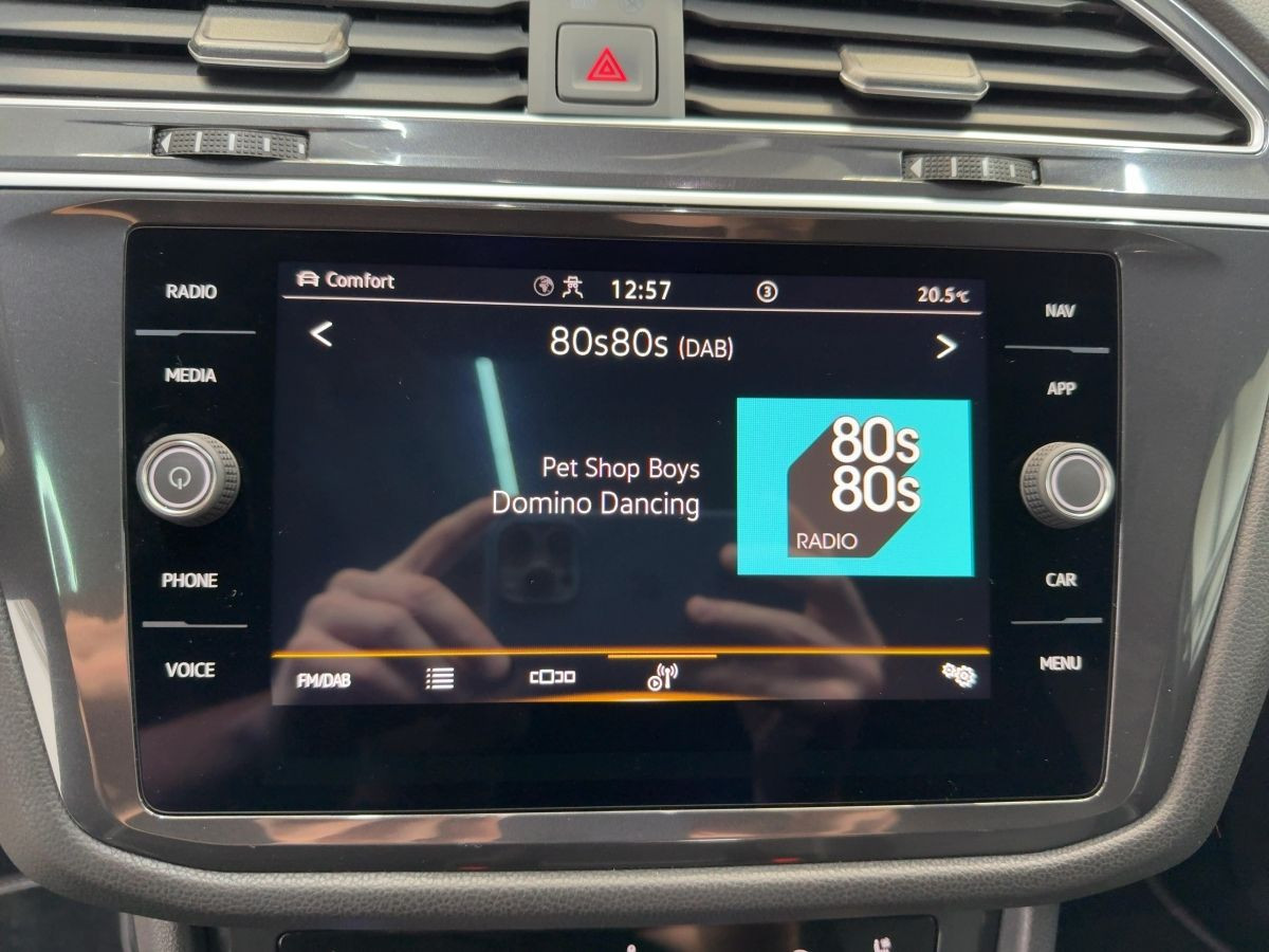 Tiguan Allspace 2.0 TDI DSG 4M R-Line 7-Sitze ab 3,99% AHK Navi LED-Matrix Standh. Pano