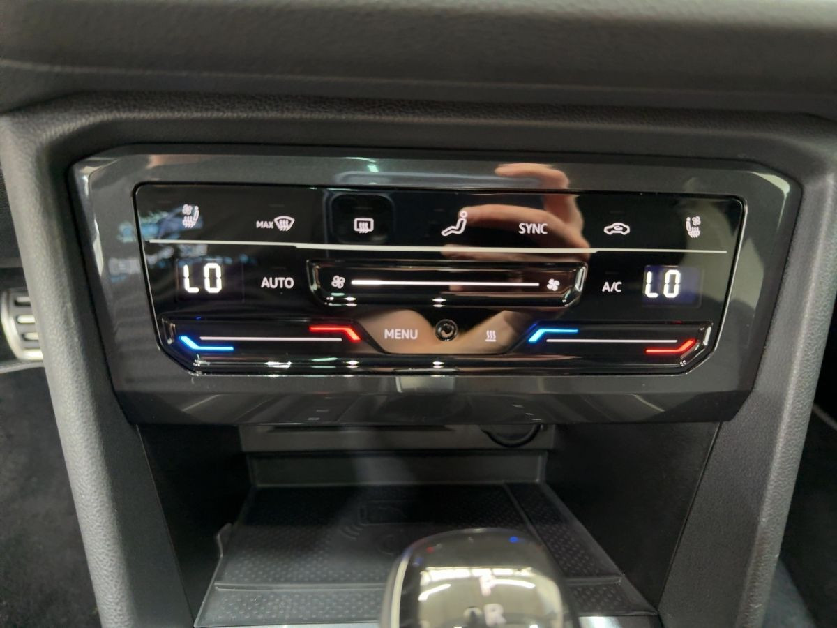 Tiguan Allspace 2.0 TDI DSG 4M R-Line 7-Sitze ab 3,99% AHK Navi LED-Matrix Standh. Pano