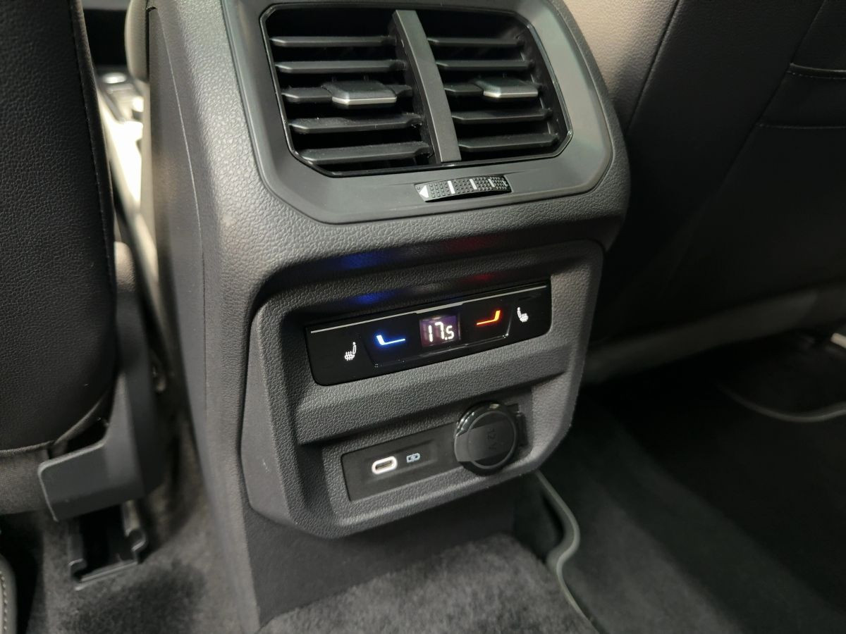 Tiguan Allspace 2.0 TDI DSG 4M R-Line 7-Sitze ab 3,99% AHK Navi LED-Matrix Standh. Pano
