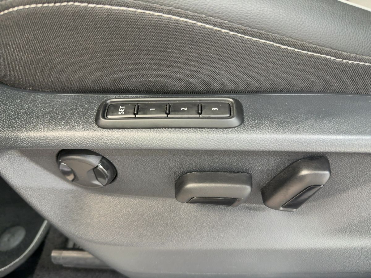 Tiguan Allspace 2.0 TDI DSG 4M R-Line 7-Sitze ab 3,99% AHK Navi LED-Matrix Standh. Pano