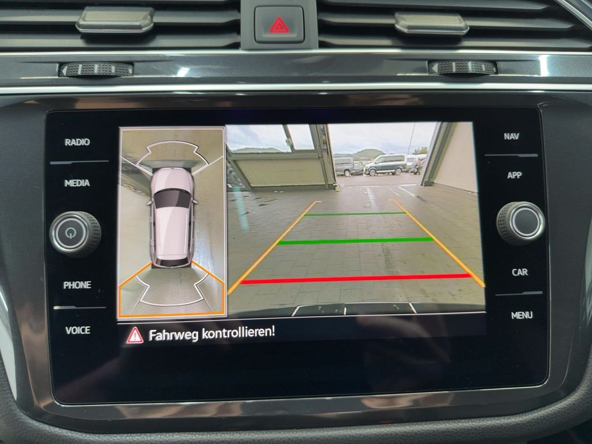 Tiguan Allspace 2.0 TDI DSG 4M R-Line 7-Sitze ab 3,99% AHK Navi LED-Matrix Standh. Pano