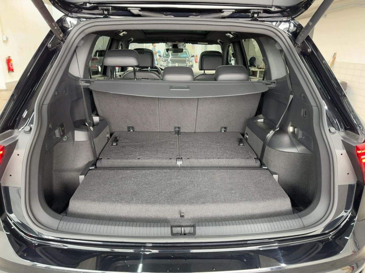 Tiguan Allspace 2.0 TDI DSG 4M R-Line 7-Sitze ab 3,99% AHK Navi LED-Matrix Standh. Pano