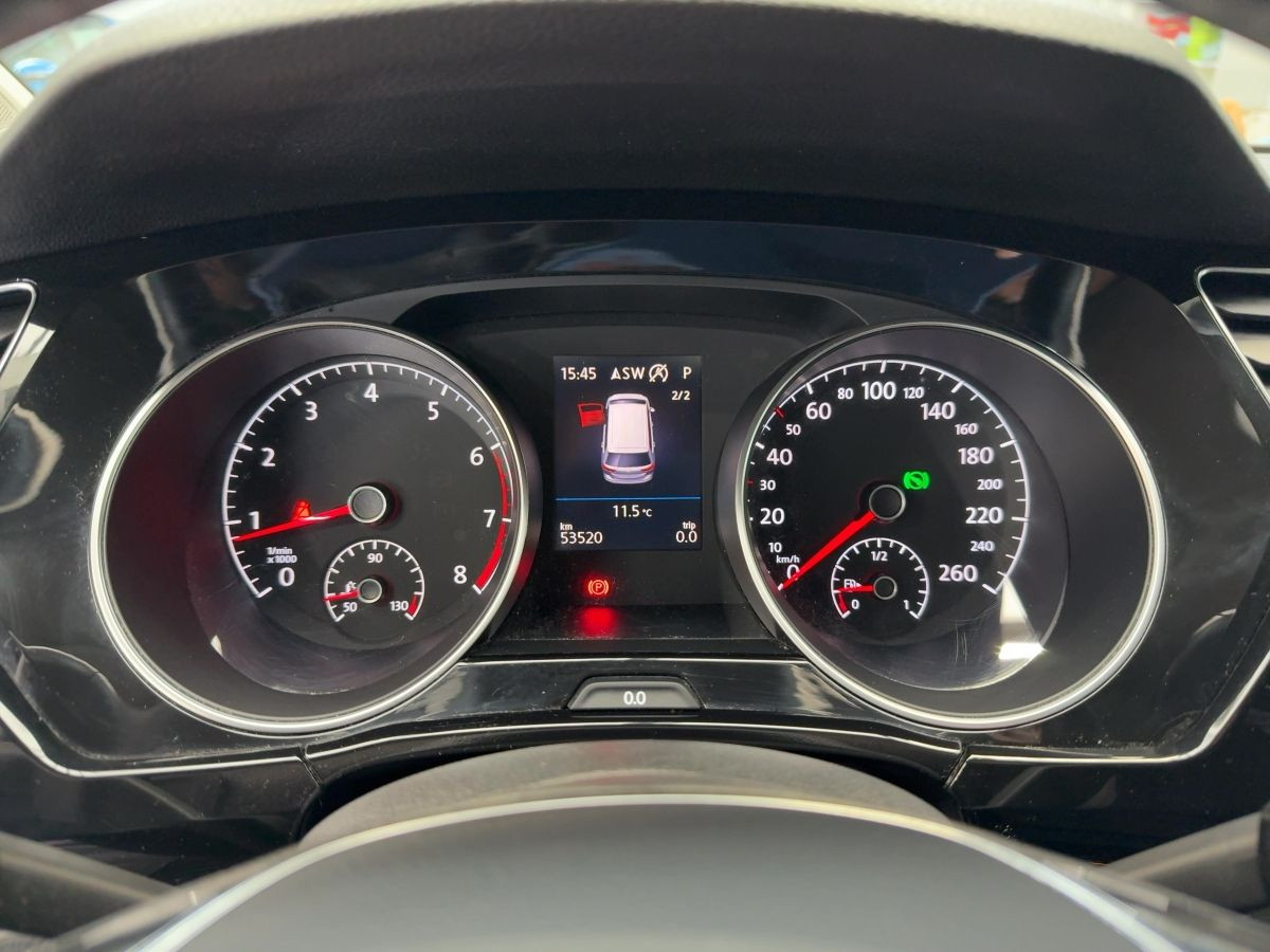 Touran 1.5 TSI DSG Highline ab 3,99% ACC AHK Navi LED Lane Ass. Climatronic