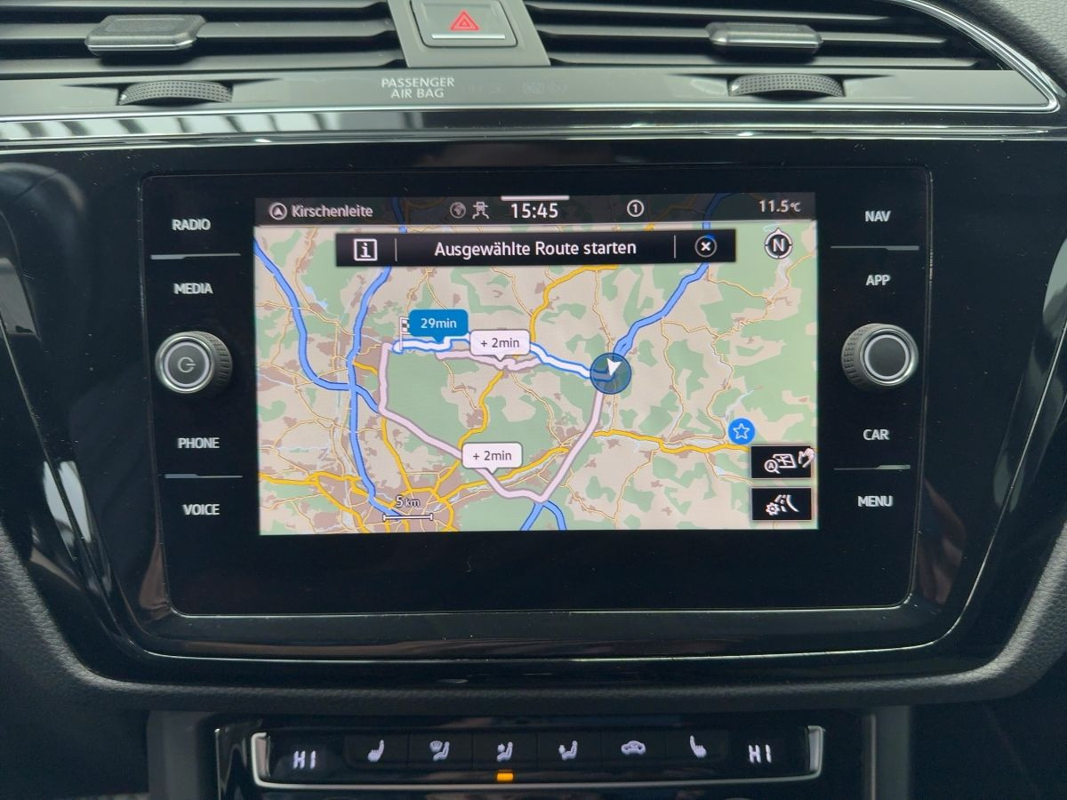 Touran 1.5 TSI DSG Highline ab 3,99% ACC AHK Navi LED Lane Ass. Climatronic