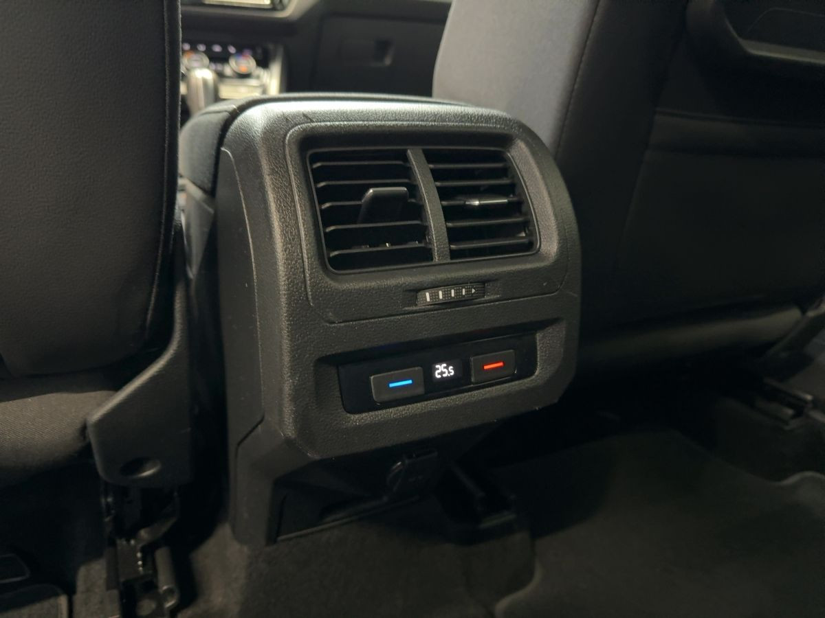 Touran 1.5 TSI DSG Highline ab 3,99% ACC AHK Navi LED Lane Ass. Climatronic
