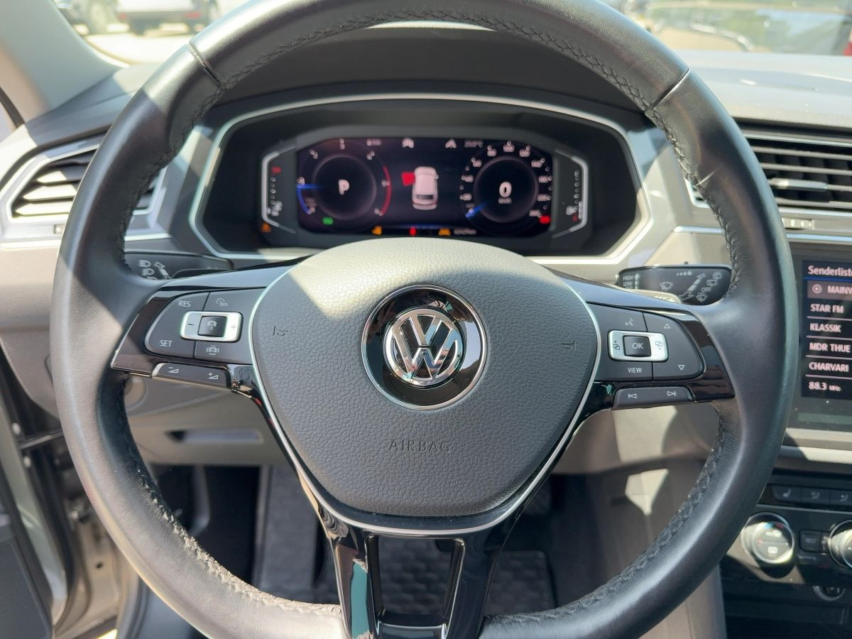 Tiguan 2.0 TDI DSG 4M Highline R-Line AHK ACC Navi Pano Keyless Lane Ass.