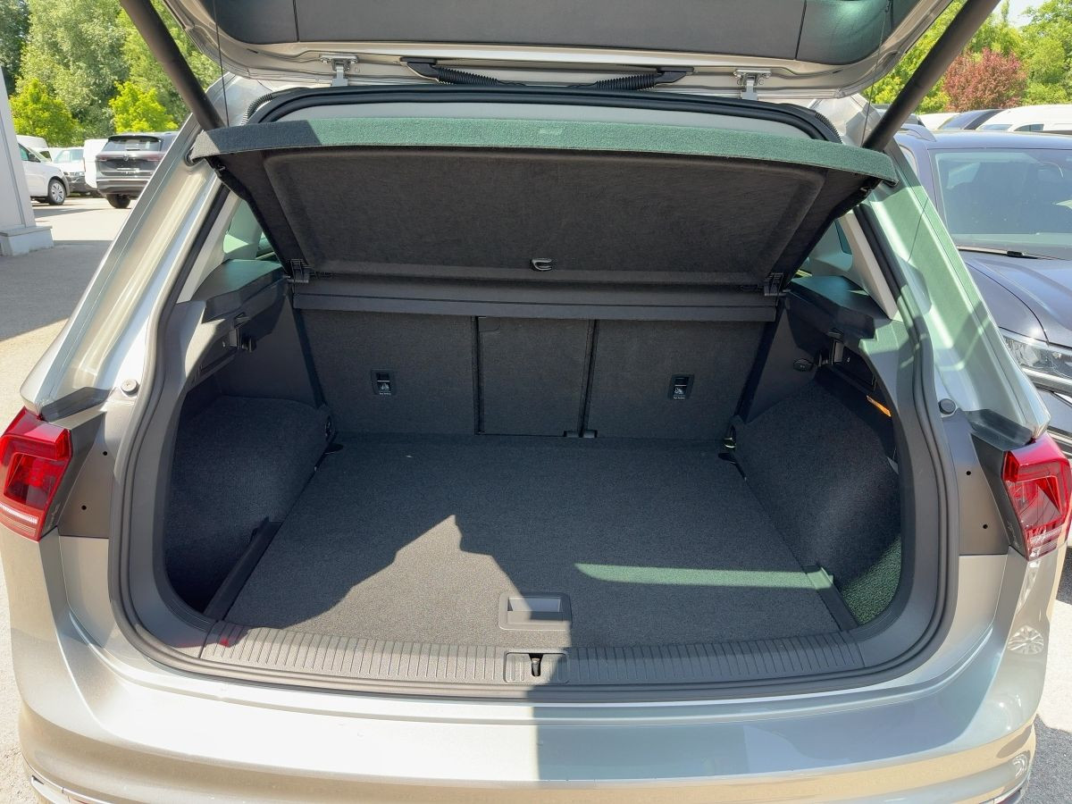 Tiguan 2.0 TDI DSG 4M Highline R-Line AHK ACC Navi Pano Keyless Lane Ass.
