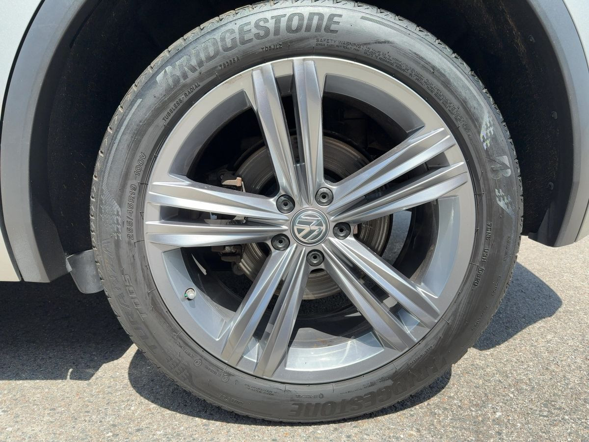 Tiguan 2.0 TDI DSG 4M Highline R-Line AHK ACC Navi Pano Keyless Lane Ass.