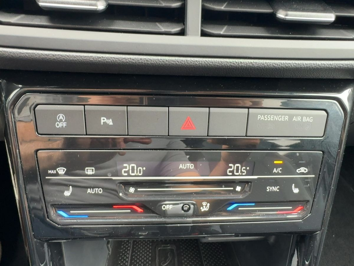 T-Cross 1.0 TSI DSG R-Line ACC LED Navi Kamera Climatronic Bluet. Sitzh.