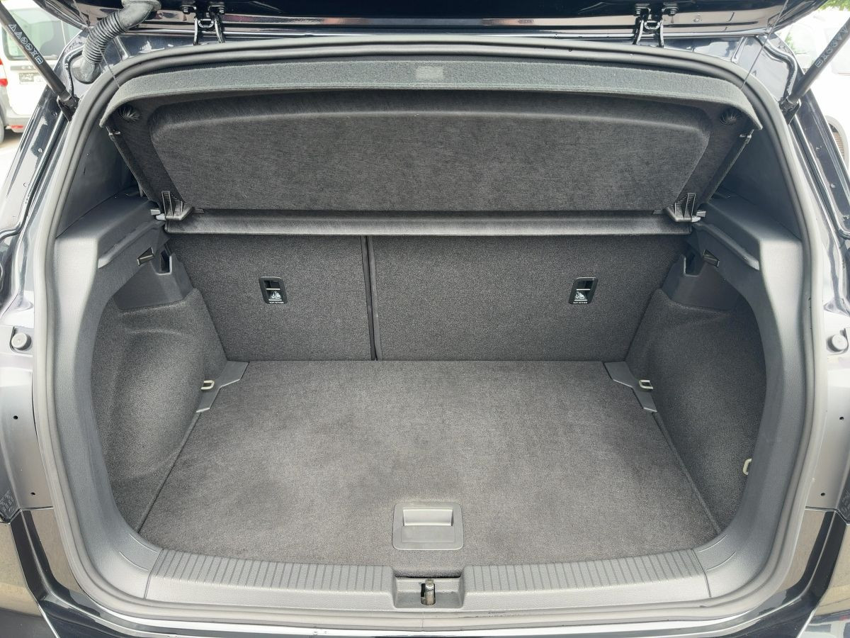 T-Cross 1.0 TSI DSG R-Line ACC LED Navi Kamera Climatronic Bluet. Sitzh.