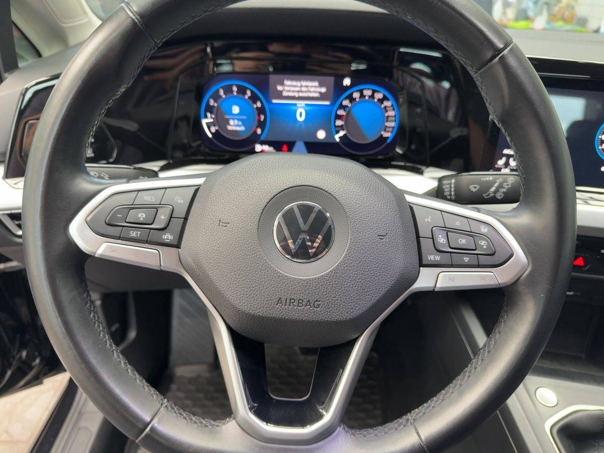 Golf VIII 1.5 TSI Life LED Navi Parkpilot Climatronic Lane-Ass Bluet. Sitzhzg