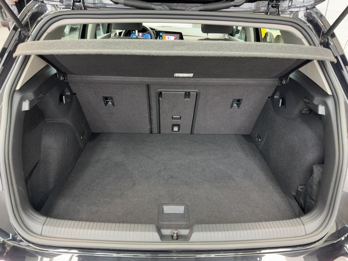 Golf VIII 1.5 TSI Life LED Navi Parkpilot Climatronic Lane-Ass Bluet. Sitzhzg