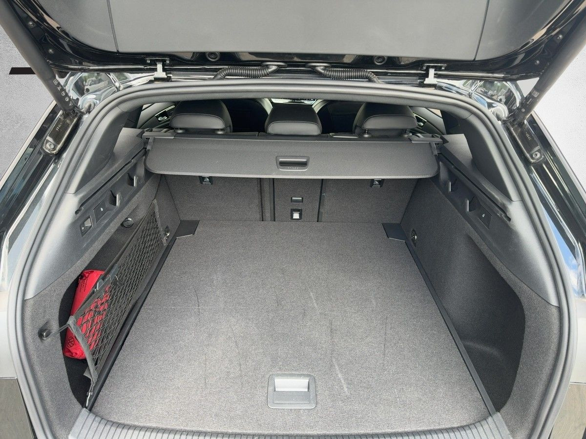 ID.7 Tourer Pro 82 kWh ab 0,99% Wärmep. AHK DCC LED-Matrix Harman Kardon Area View