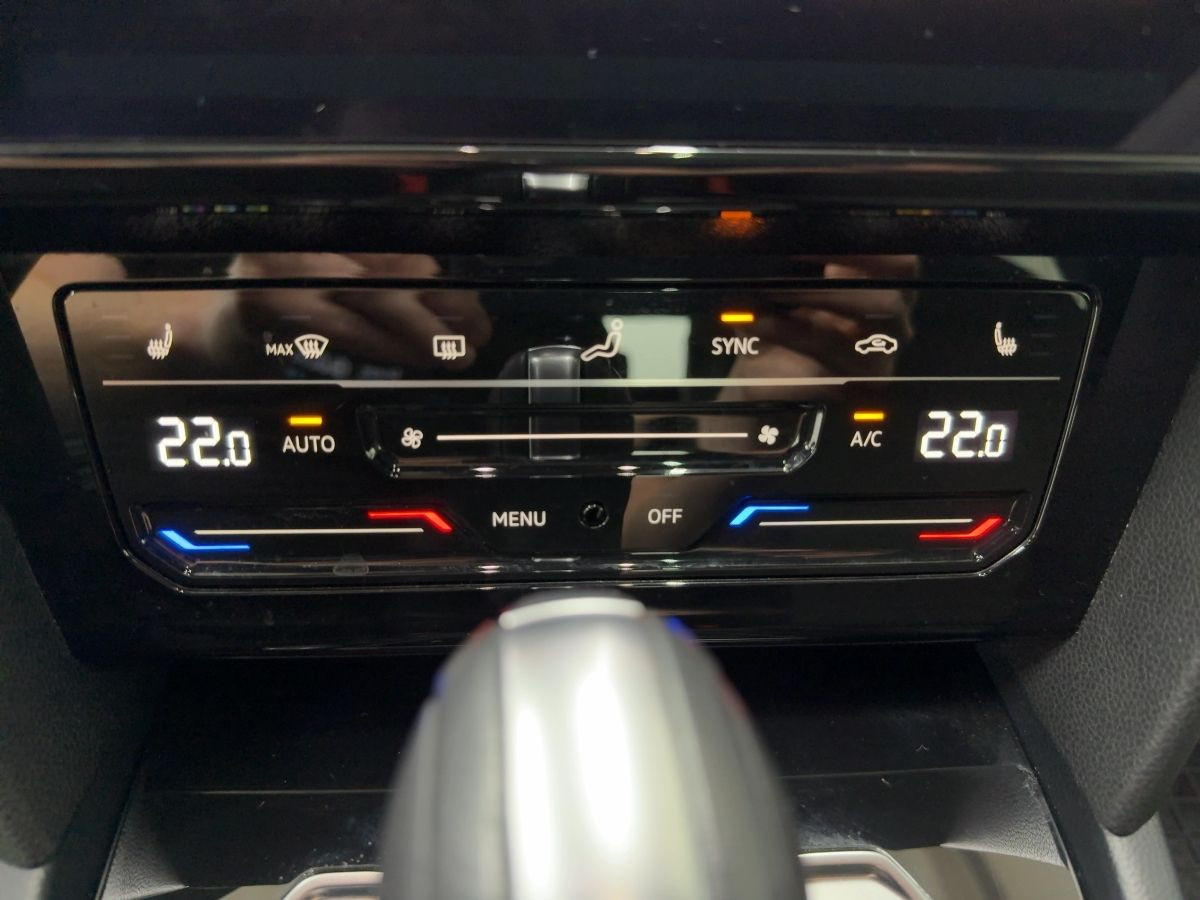 Arteon 2.0 TDI DSG R-Line ACC Navi LED Pano Kamera Climatronic Bluet. Sitzh.