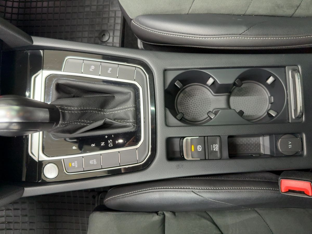 Arteon 2.0 TDI DSG R-Line ACC Navi LED Pano Kamera Climatronic Bluet. Sitzh.