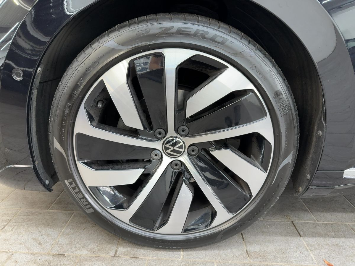 Arteon 2.0 TDI DSG R-Line ACC Navi LED Pano Kamera Climatronic Bluet. Sitzh.