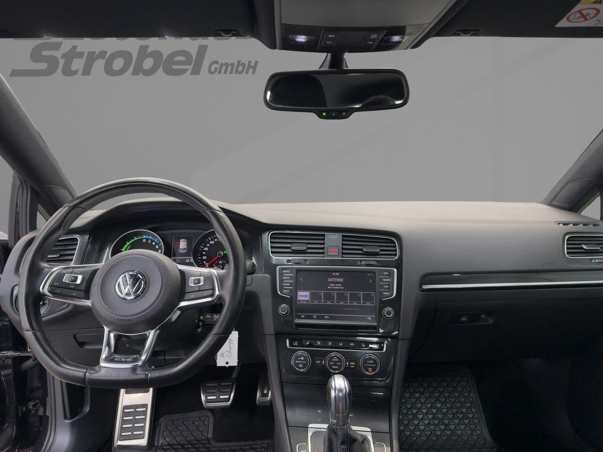 Golf GTE 1.4 TSI DSG ACC LED Navi Climatronic Parkpilot Sitzhzg Bluet. Front-Ass