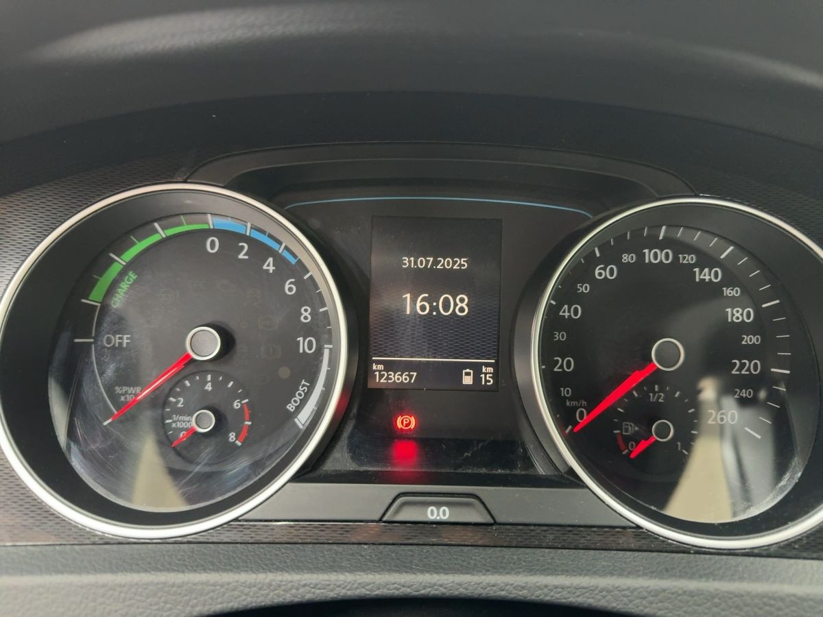 Golf GTE 1.4 TSI DSG ACC LED Navi Climatronic Parkpilot Sitzhzg Bluet. Front-Ass