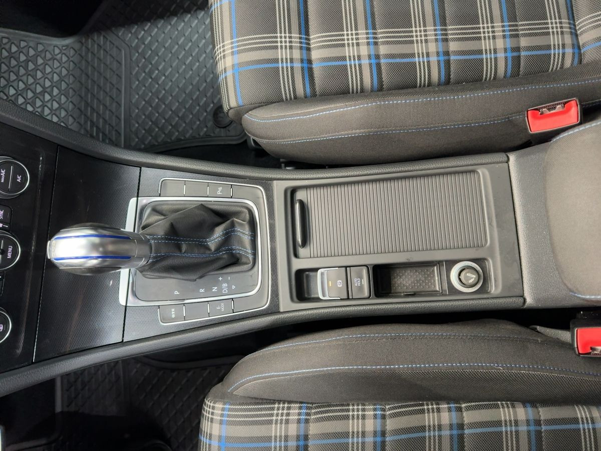 Golf GTE 1.4 TSI DSG ACC LED Navi Climatronic Parkpilot Sitzhzg Bluet. Front-Ass