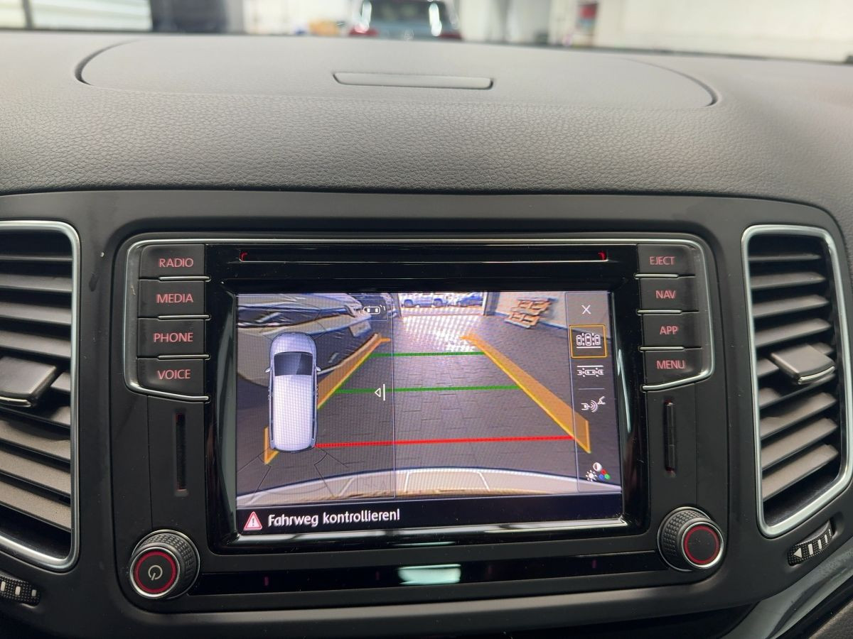 Sharan 2.0 TDI DSG 4M Highline 5-Sitzer ACC XENON Kamera Navi Bluetooth DYNAUD