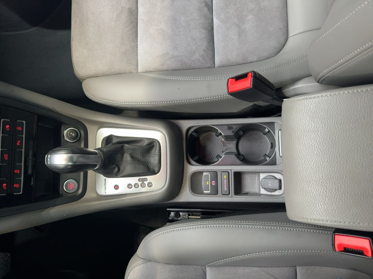 Sharan 2.0 TDI DSG 4M Highline 5-Sitzer ACC XENON Kamera Navi Bluetooth DYNAUD