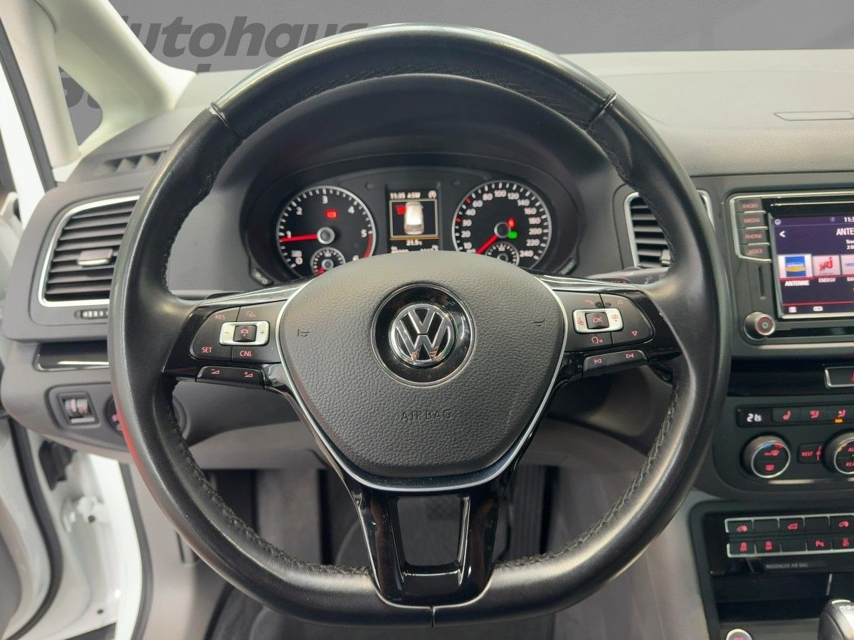 Sharan 2.0 TDI DSG 4M Highline 5-Sitzer ACC XENON Kamera Navi Bluetooth DYNAUD