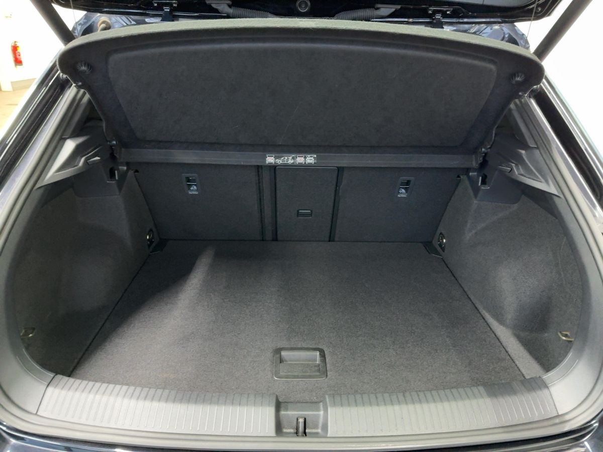 T-Roc 1.5 TSI R-Line ACC Navi LED Kamera Dig. Cockpit Climatronic Bluet. Sitzh.