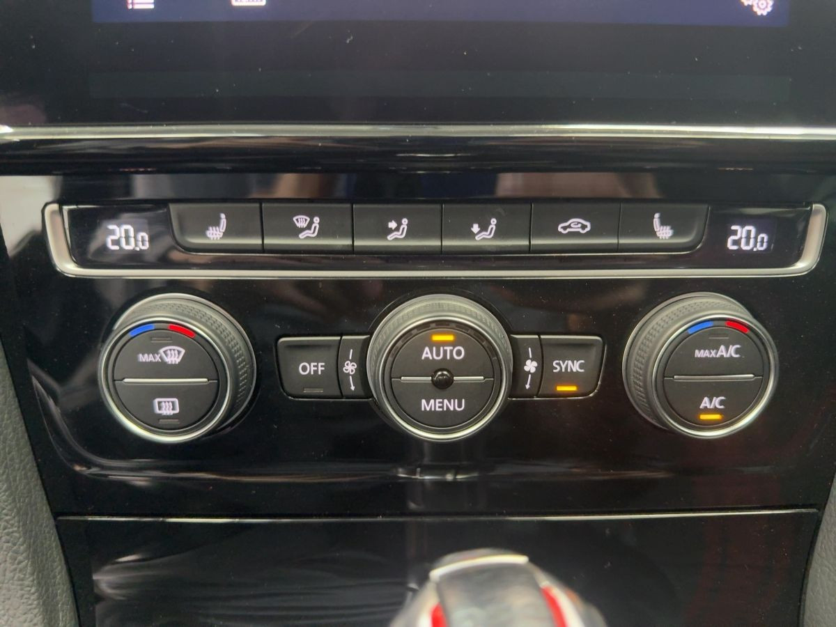 Golf VII GTI TCR 2.0 TSI DSG ACC AKRAPOVIC Navi LED Kamera