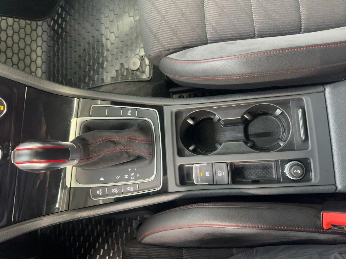 Golf VII GTI TCR 2.0 TSI DSG ACC AKRAPOVIC Navi LED Kamera