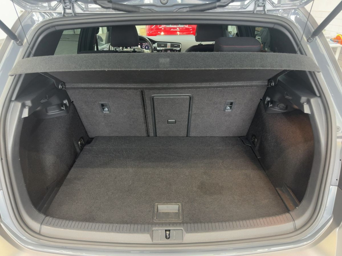 Golf VII GTI TCR 2.0 TSI DSG ACC AKRAPOVIC Navi LED Kamera