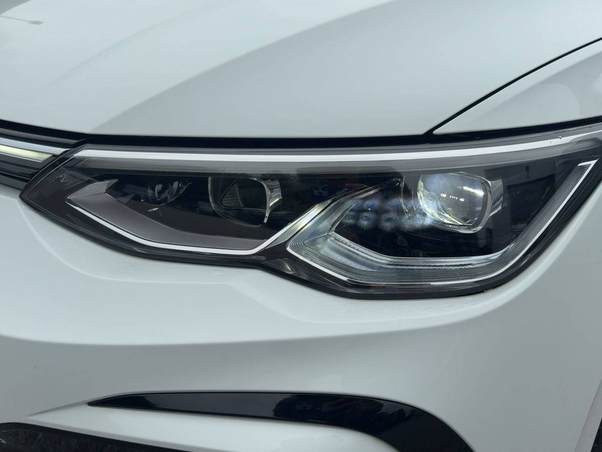 Golf VIII 1.5 TSI R-Line AHK ACC LED Navi Kamera Bluet. Sitzhzg Start/Stopp