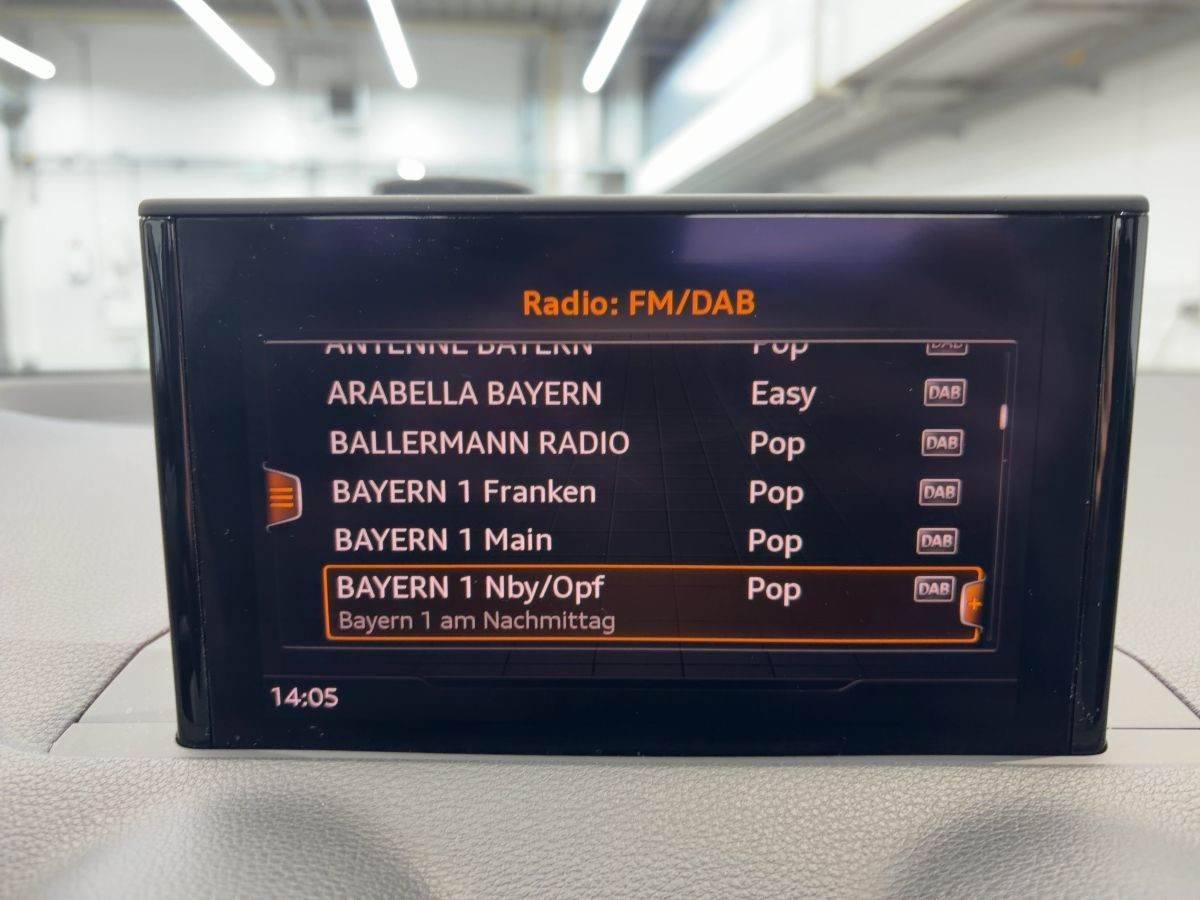 Q2 1.4 TFSI Sport LED Tempo DAB+ Klima Einparkh. Sitzh.