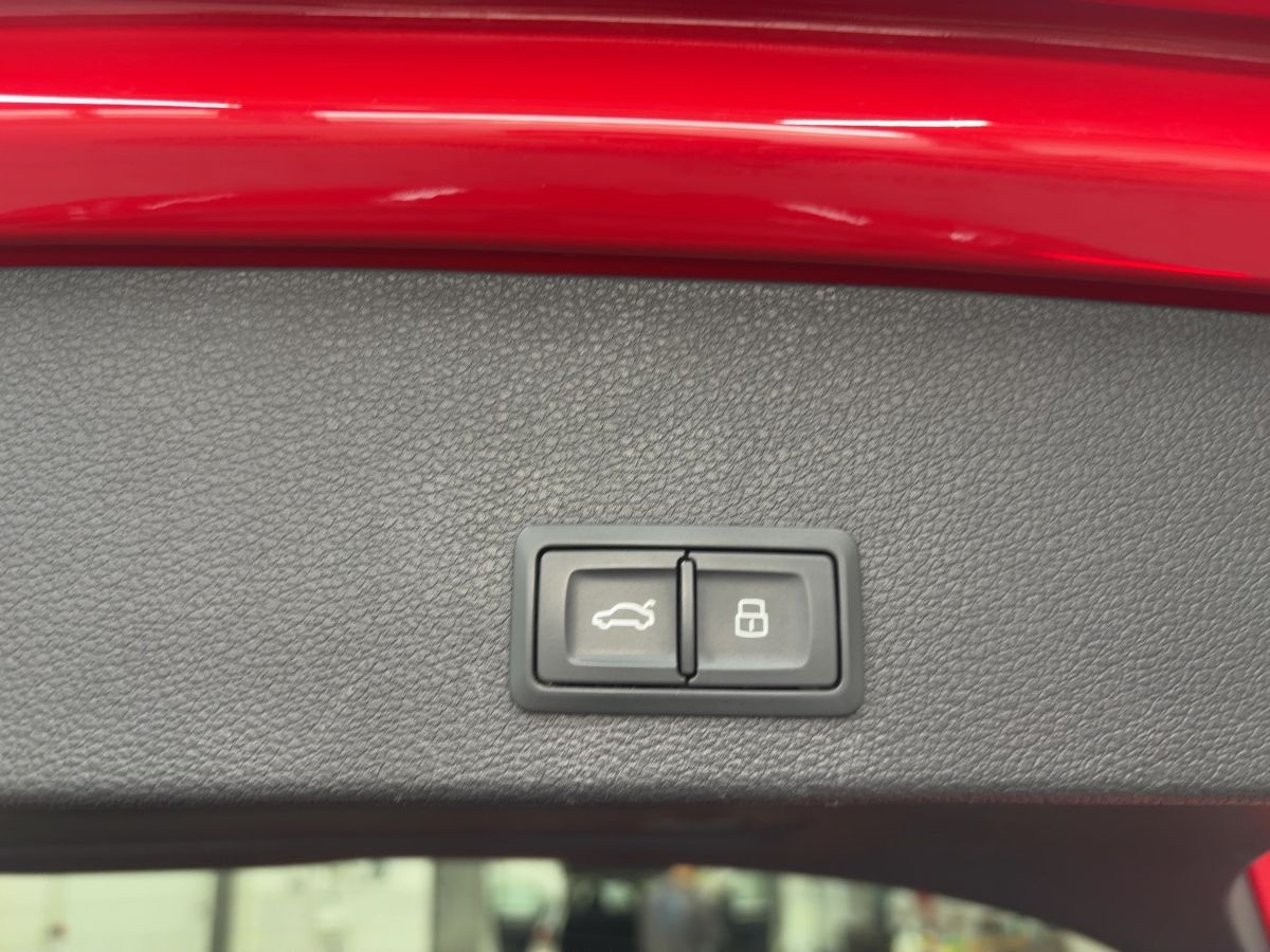 Q2 1.4 TFSI Sport LED Tempo DAB+ Klima Einparkh. Sitzh.