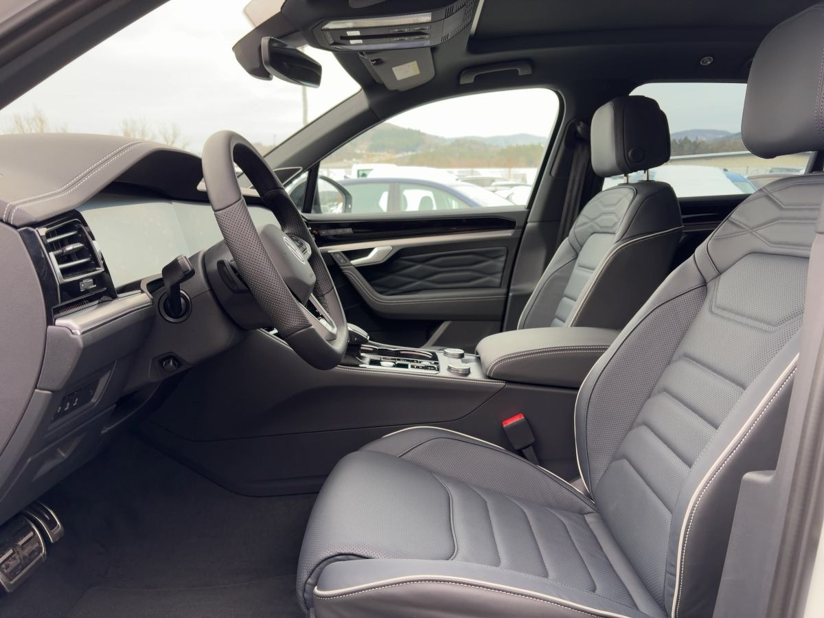 Touareg R-Line 3.0 TDI V6 4MOTION 210kW LED Pano