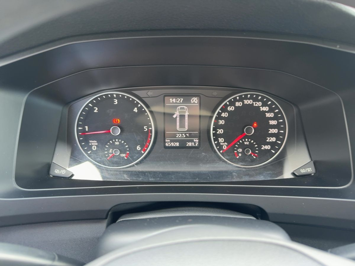 T6 Kombi 2.0 TDI 9-Sitze Navi Klima Bluet. Parkp. elektr. Spiegel + FH