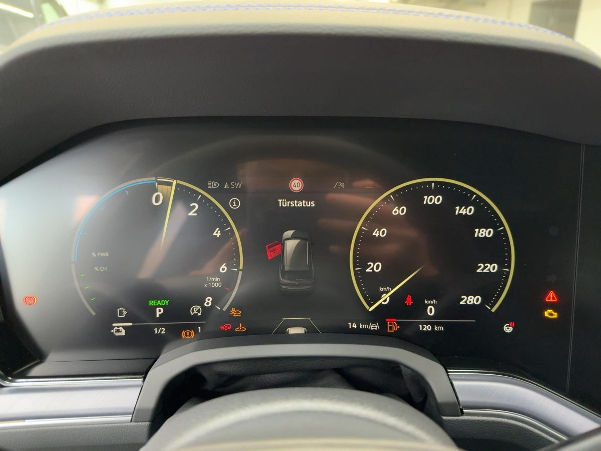 Touareg R V6 eHybrid OPF 4MOTION 250 kW (340 PS) / 100 KW (136 PS) - 8-Gang-Automatik (Tiptronic)