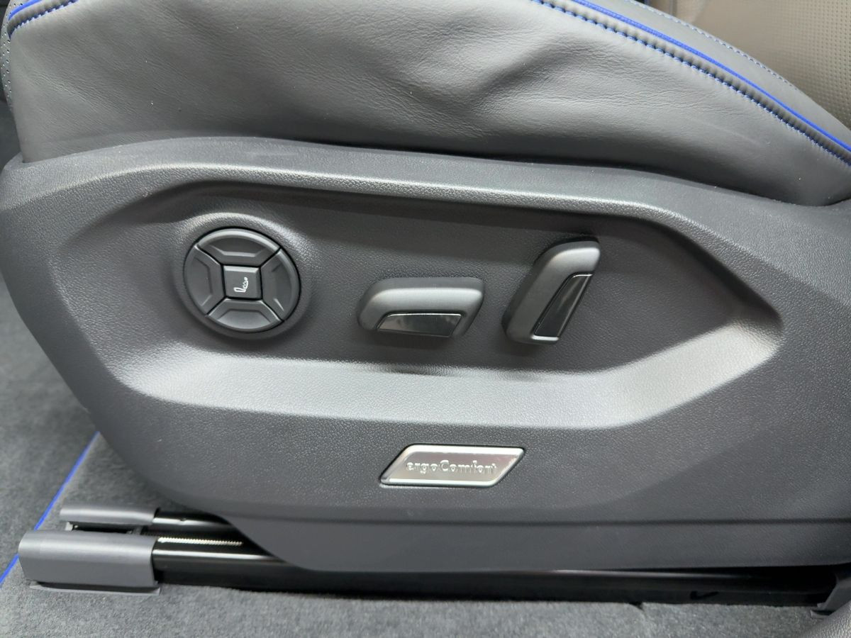 Touareg R V6 eHybrid OPF 4MOTION 250 kW (340 PS) / 100 KW (136 PS) - 8-Gang-Automatik (Tiptronic)