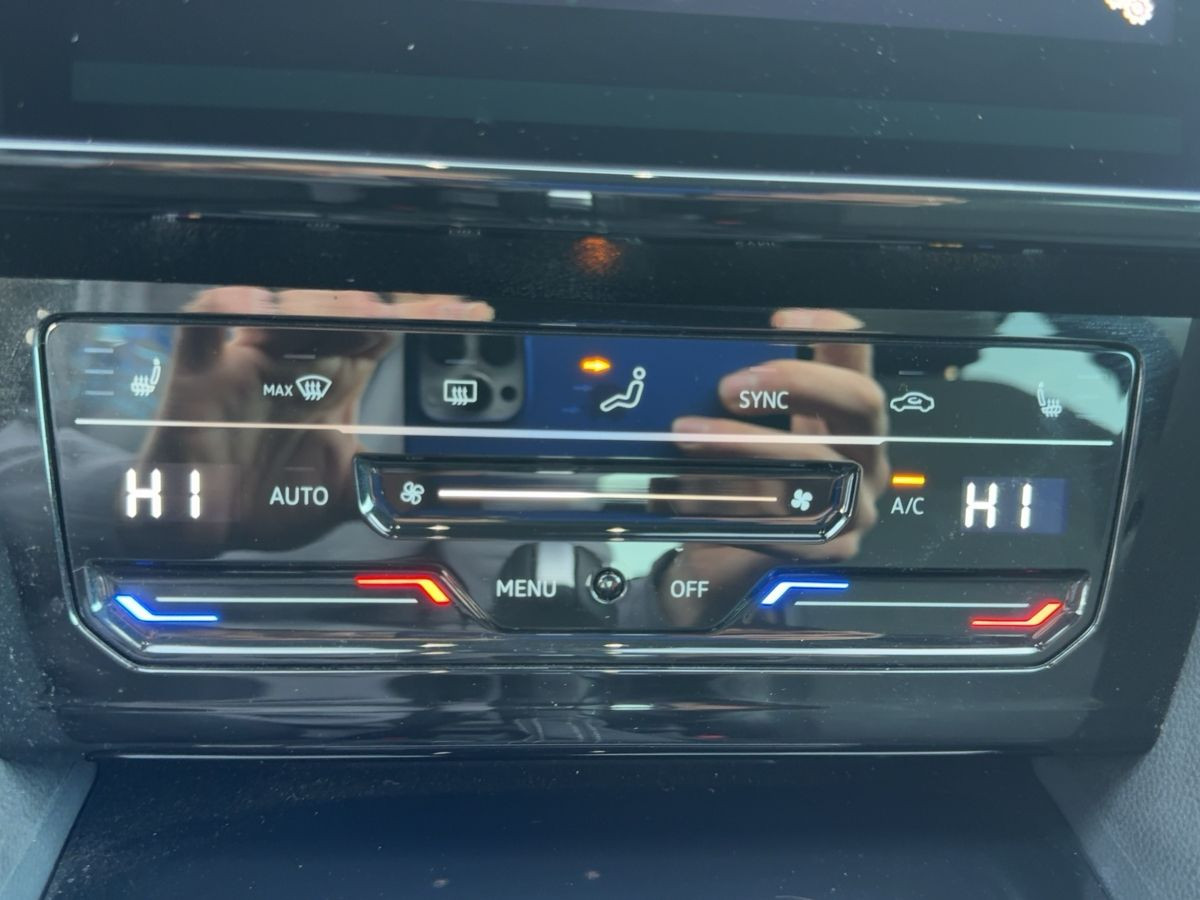 Arteon 2.0 TDI DSG R-Line ACC Navi LED Pano Kamera Climatronic Bluet. Sitzh.