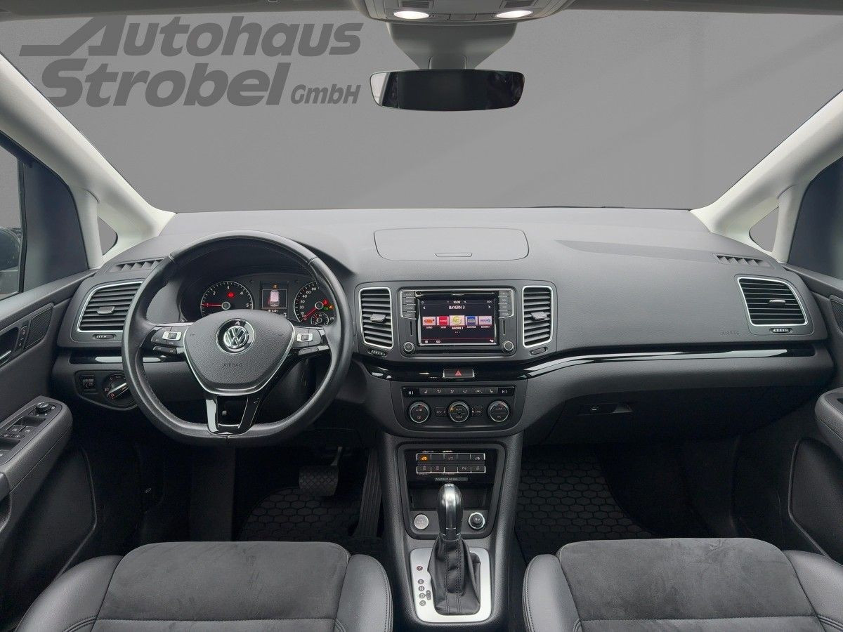 Sharan 2.0 TDI DSG Highline ACC Navi Bi-Xenon Kamera Keyless Climatronic Sitzh.