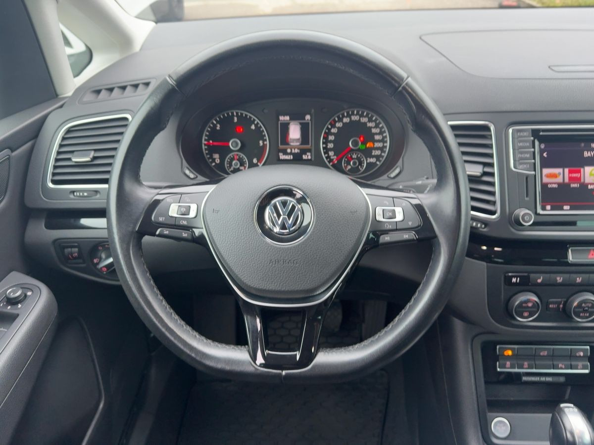 Sharan 2.0 TDI DSG Highline ACC Navi Bi-Xenon Kamera Keyless Climatronic Sitzh.