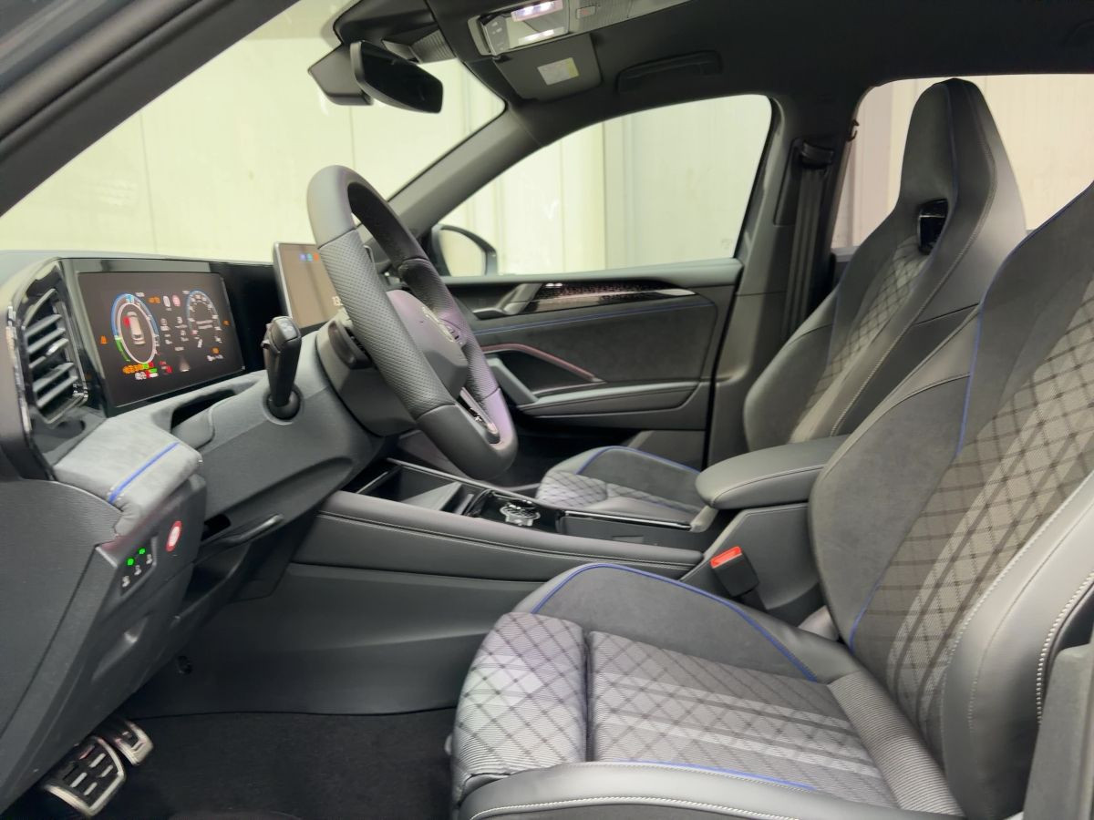 Tiguan R-Line 1.5eHybrid 130kW / 85kW 6-Gang-DSG