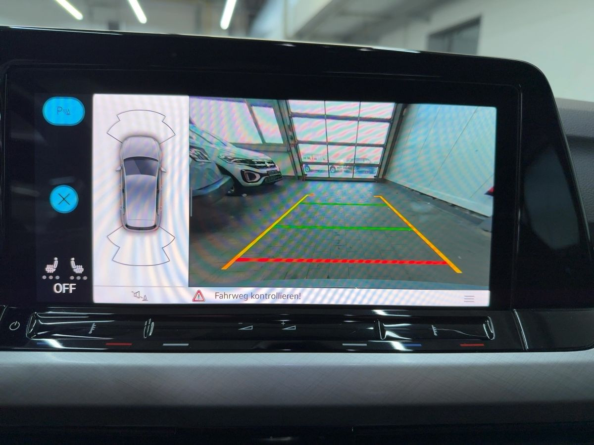 Golf VIII 1.5 TSI Life ACC Navi LED Kamera Keyless Lane Ass. Climatronic Sitzh.