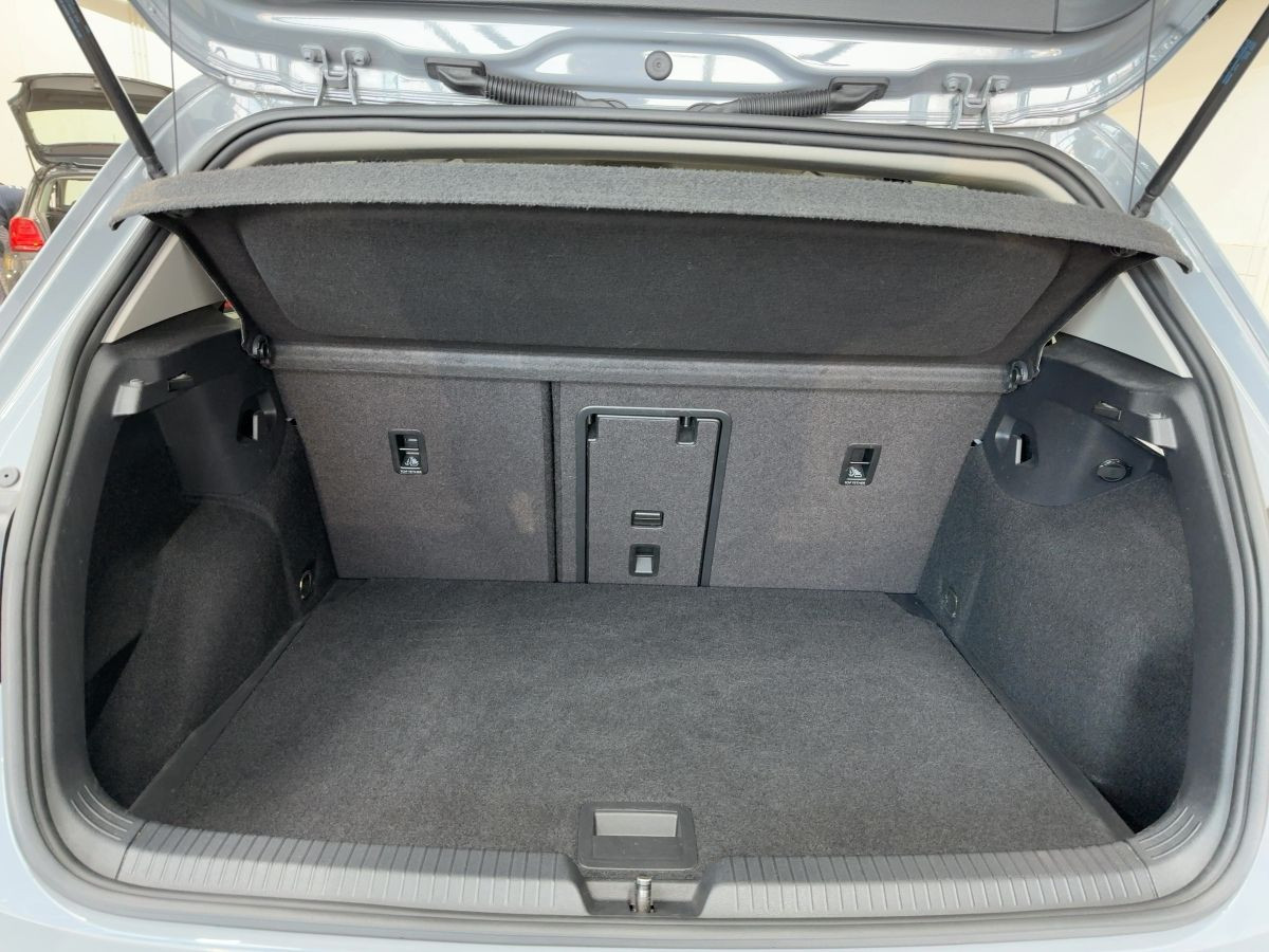 Golf VIII 1.5 TSI Life ACC Navi LED Kamera Keyless Lane Ass. Climatronic Sitzh.